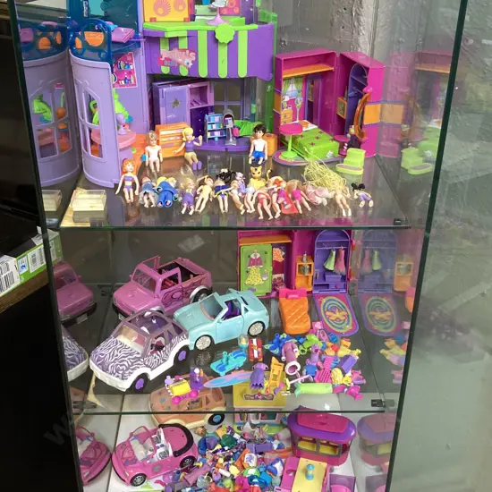 Assorted Polly Pockets, Playsets, Cafe Etc
